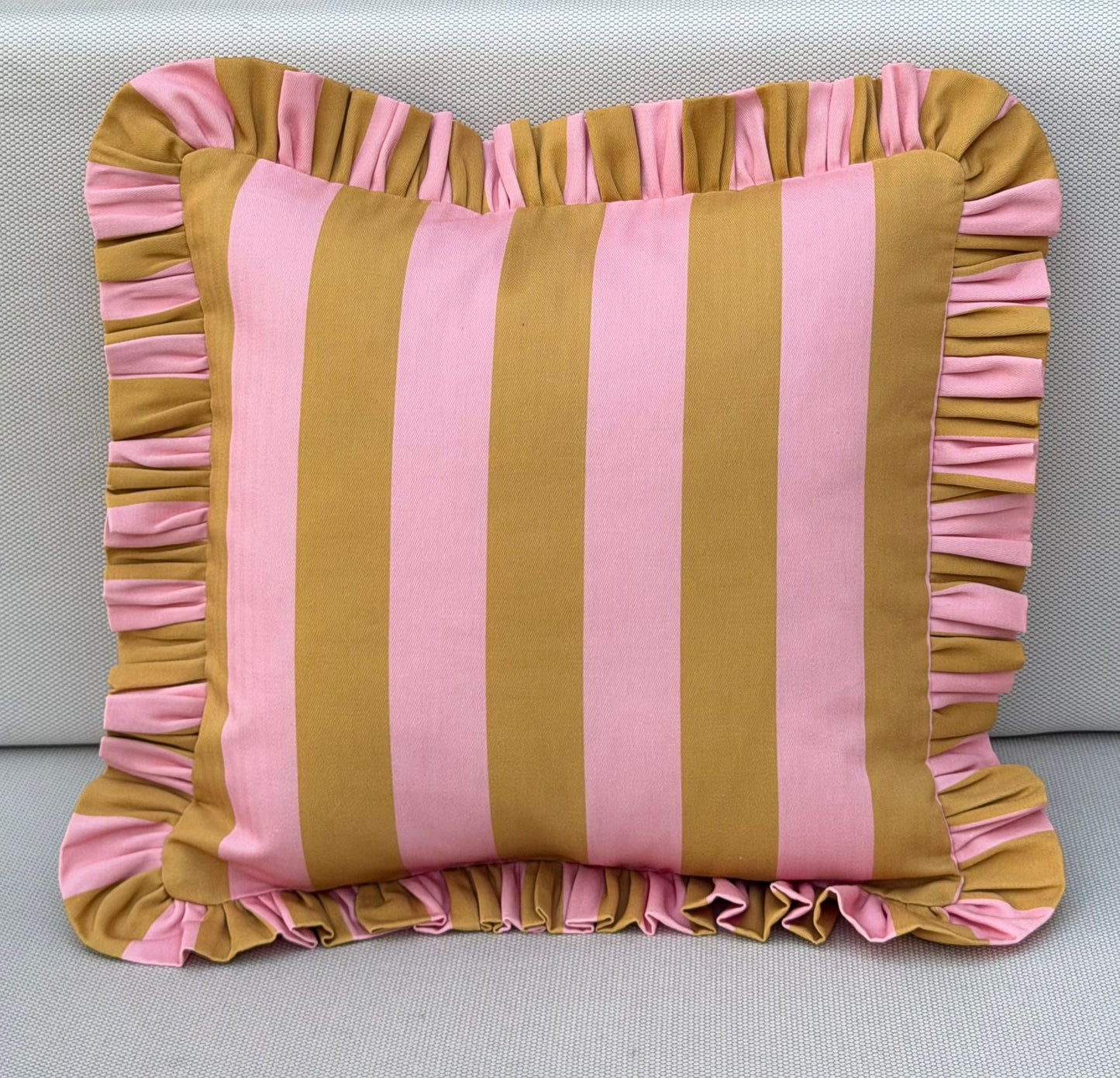 Renkli Fırfırlı Kırlent Kılıfı 50x50