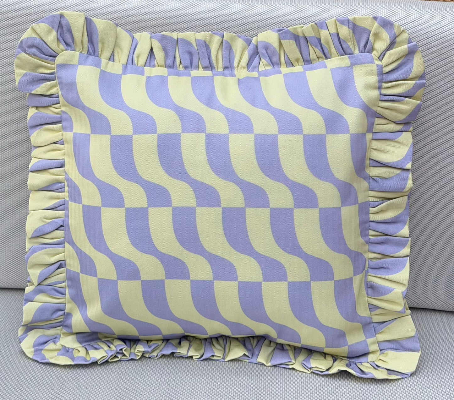 Renkli Fırfırlı Kırlent Kılıfı 50x50