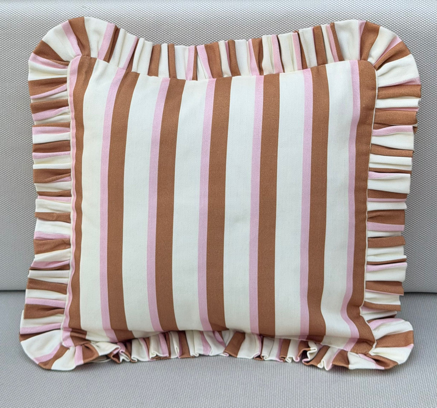 Renkli Fırfırlı Kırlent Kılıfı 50x50