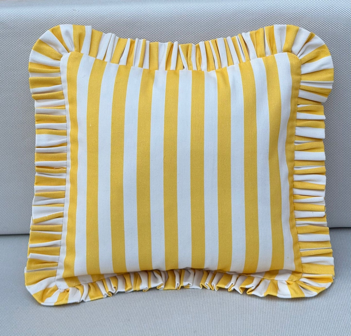 Renkli Fırfırlı Kırlent Kılıfı 50x50